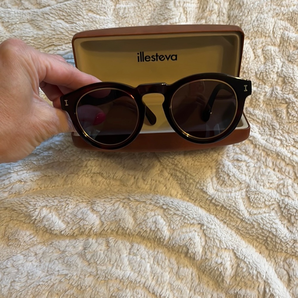 Illesteva non polarized Leonard Ring sunglasses- brand new, never worn.